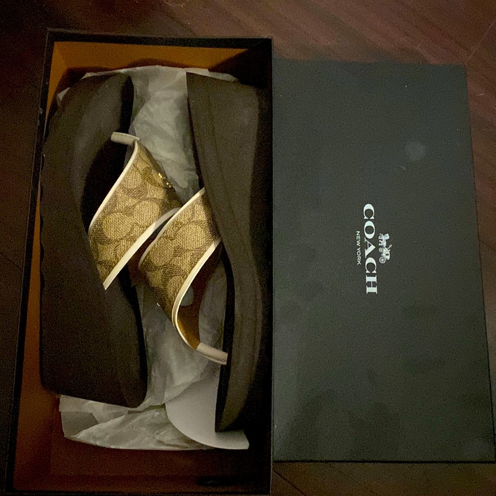 Like New COACH NY Amber Peb Grain Leather Chalk wedge heel sandals. Size USA 9